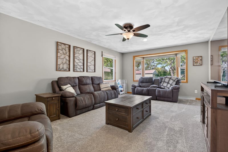N8897 Coop Rd, Menasha, WI 54952