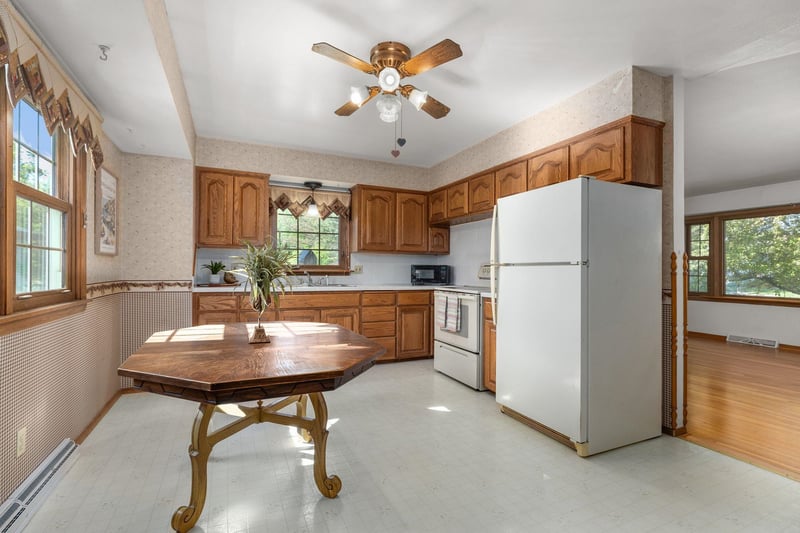 617 Marcella Ave, Combined Locks, WI 54113