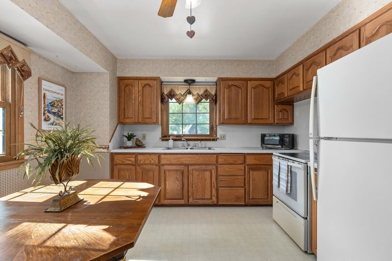 617 Marcella Ave, Combined Locks, WI 54113