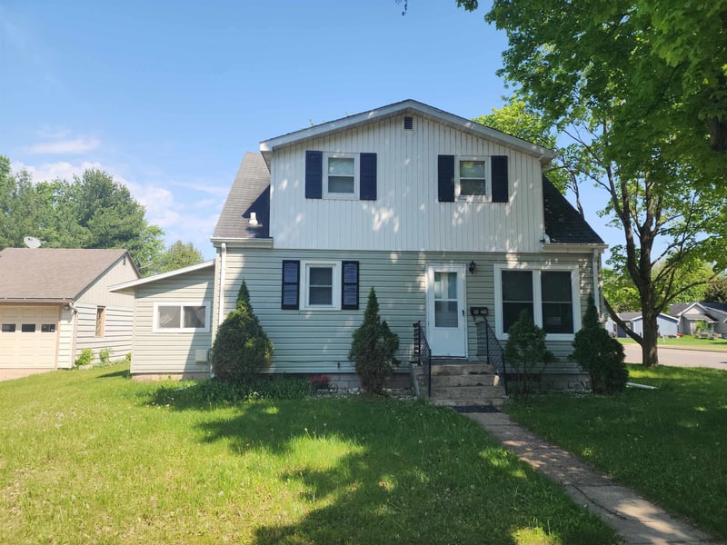 1020 Smalley St, Shawano, WI 54166-3232