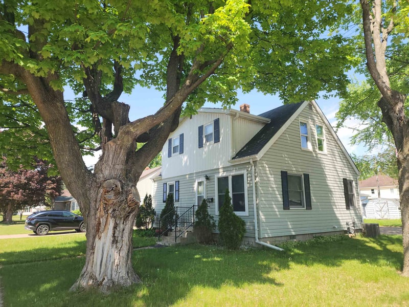 1020 Smalley St, Shawano, WI 54166-3232