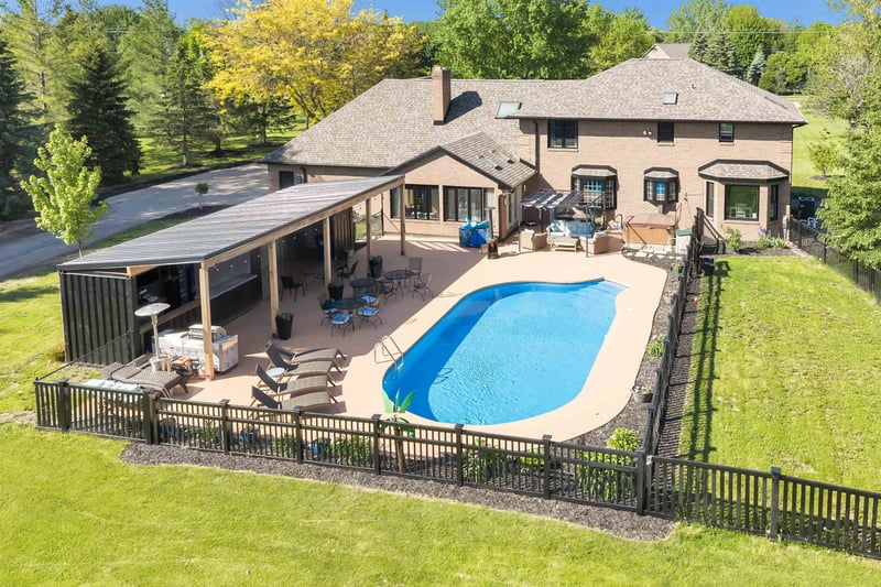 2004 Ledgeview Rd, De Pere, WI 54115