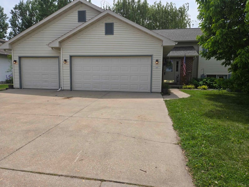 45 Jacob Ave, Oshkosh, WI 54902