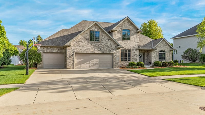 309 Stratford Ln, Appleton, WI 54913