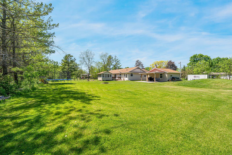 2987 Shady Ln, Neenah, WI 54956-9509