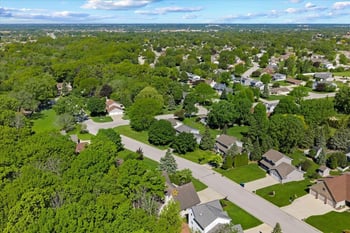 2752 Woodland Hills Ct, Green Bay, WI 54311