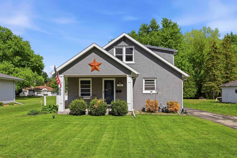 1420 Owaissa St, Appleton, WI 54911