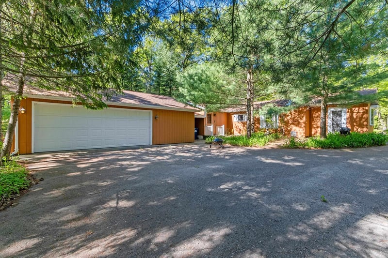 N6814 Springbrook Rd, Cecil, WI 54111