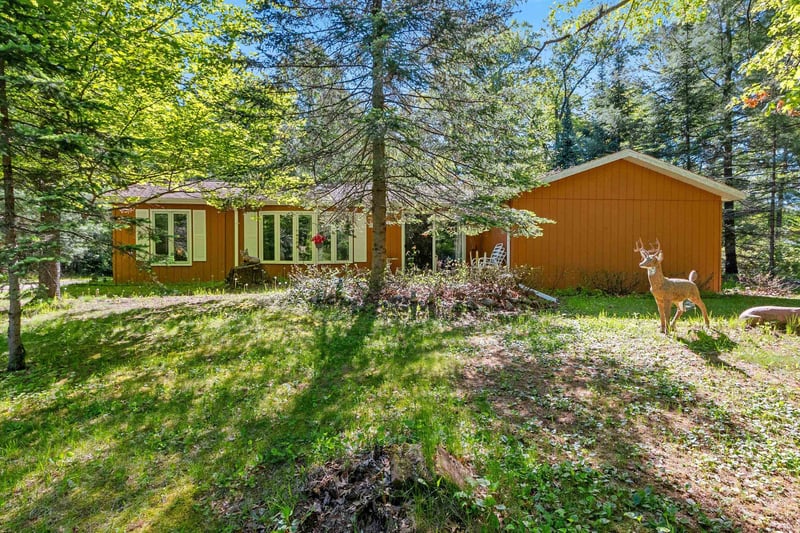 N6814 Springbrook Rd, Cecil, WI 54111
