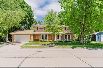 1040 Maricopa Dr, Oshkosh, WI 54904-8117