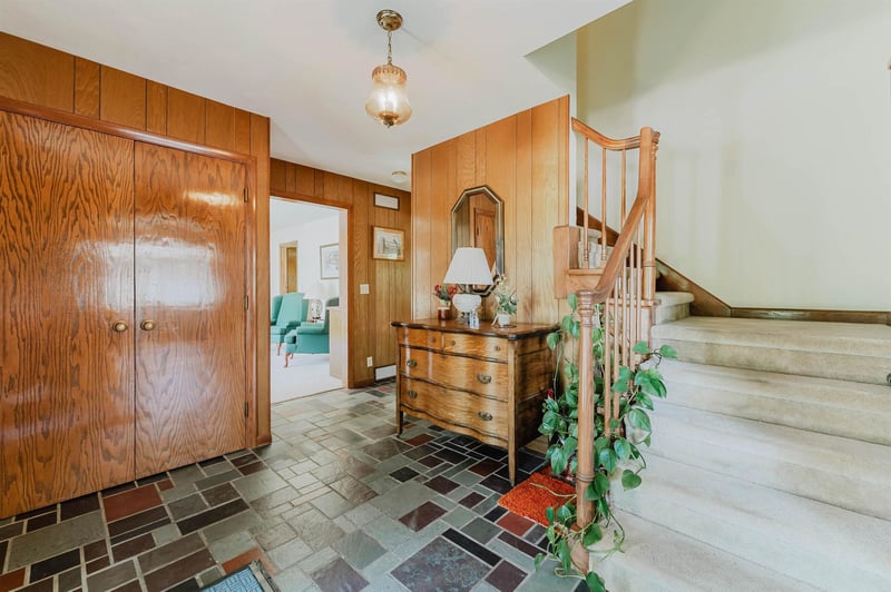 1040 Maricopa Dr, Oshkosh, WI 54904-8117