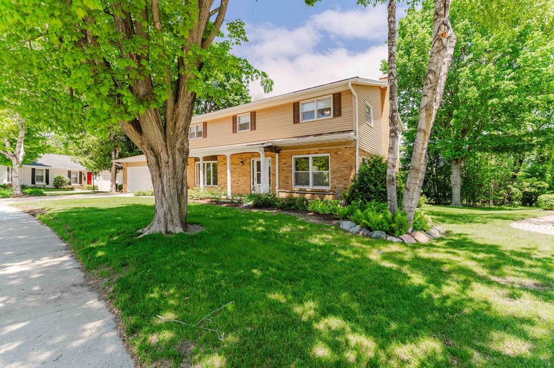 1040 Maricopa Dr, Oshkosh, WI 54904-8117