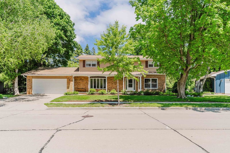 1040 Maricopa Dr, Oshkosh, WI 54904-8117