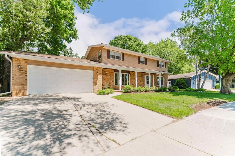 1040 Maricopa Dr, Oshkosh, WI 54904-8117