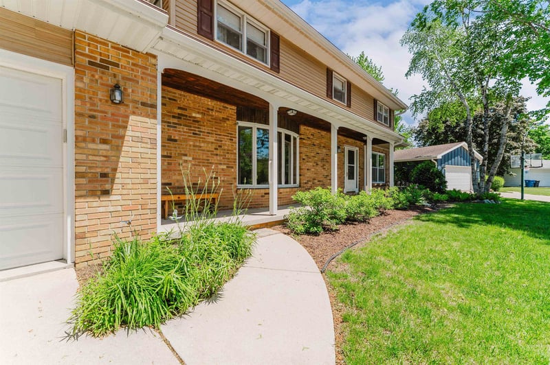 1040 Maricopa Dr, Oshkosh, WI 54904-8117