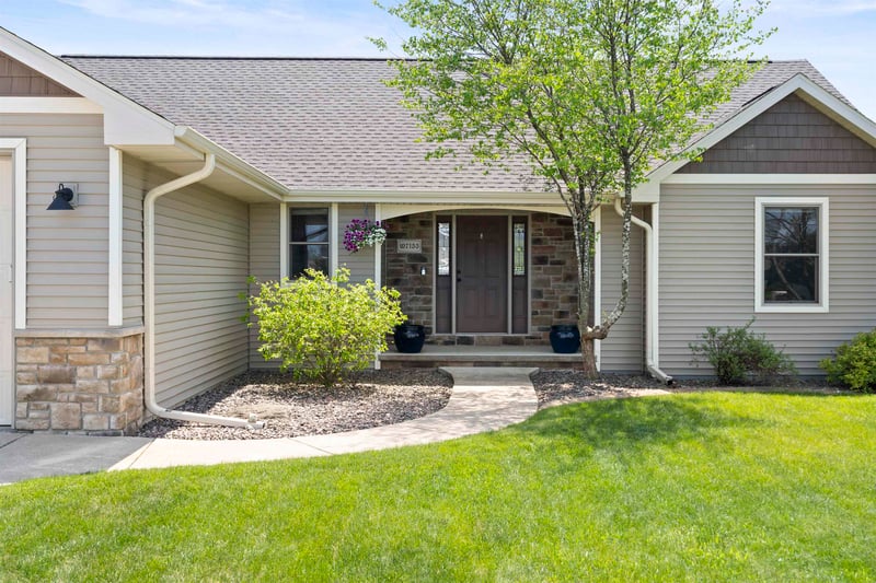 W7133 Englewood Dr, Greenville, WI 54942-8108