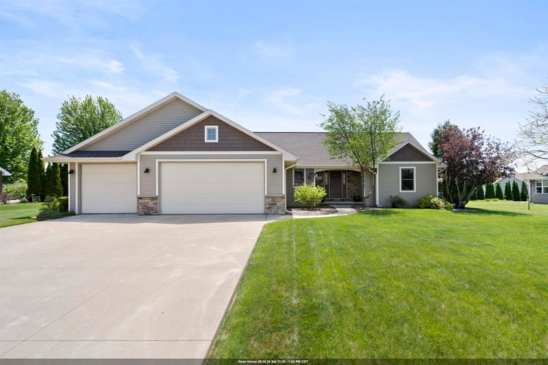 W7133 Englewood Dr, Greenville, WI 54942-8108