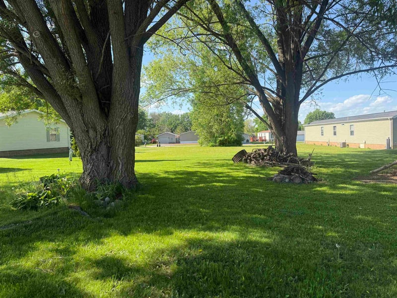 Tomahawk Ln #42, Cecil, WI 54111