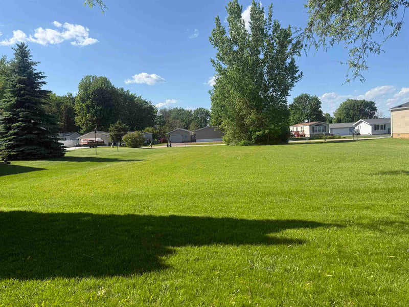 Tomahawk Ln #42, Cecil, WI 54111