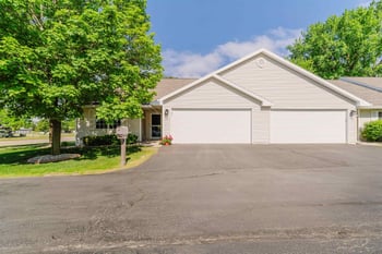 485 Packer Ave, Oshkosh, WI 54901-1585