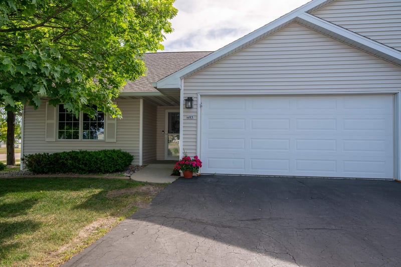 485 Packer Ave, Oshkosh, WI 54901-1585