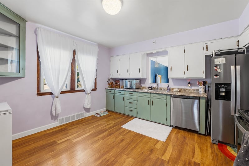 204 Fourth St, Menasha, WI 54952-3211