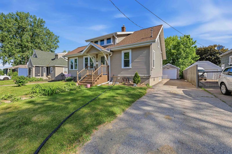 204 Fourth St, Menasha, WI 54952-3211