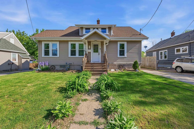 204 Fourth St, Menasha, WI 54952-3211