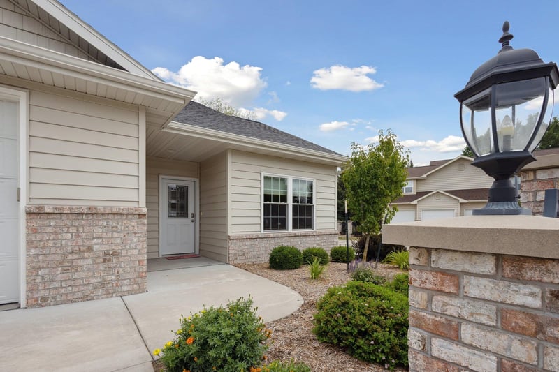 3758 Wayside Ln, Appleton, WI 54913-8190