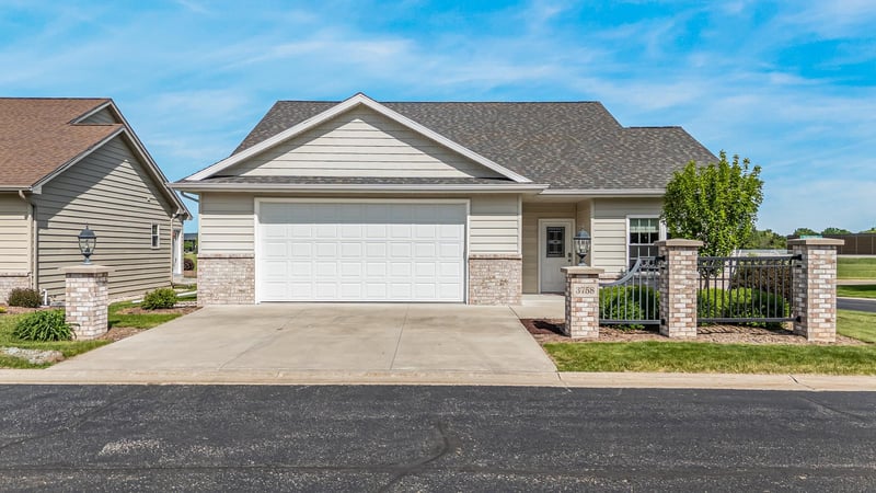 3758 Wayside Ln, Appleton, WI 54913-8190