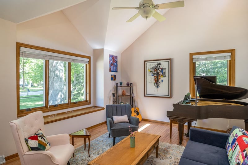 1752 Hunters Glen Dr, Oshkosh, WI 54904-8966