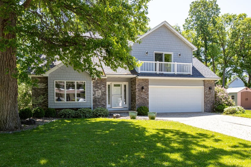 1752 Hunters Glen Dr, Oshkosh, WI 54904-8966