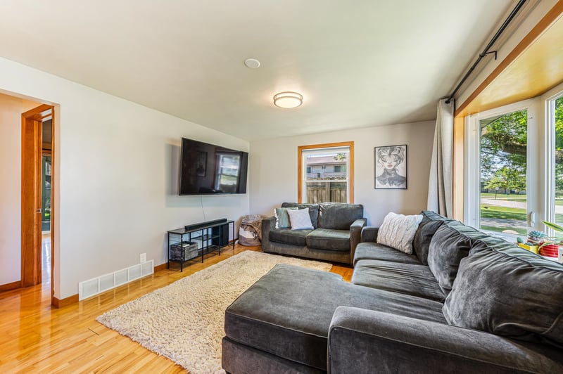 1932 Maplecrest Dr, Appleton, WI 54915