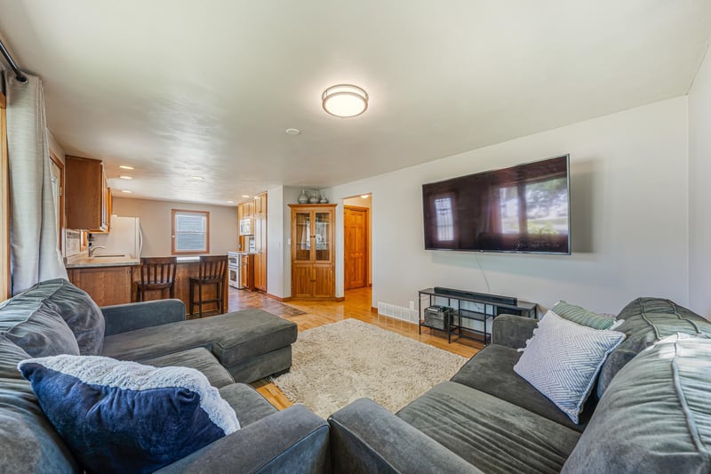 1932 Maplecrest Dr, Appleton, WI 54915