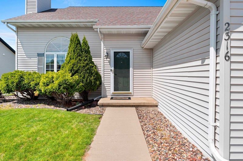 2316 Maddy Ct, Green Bay, WI 54303-5373