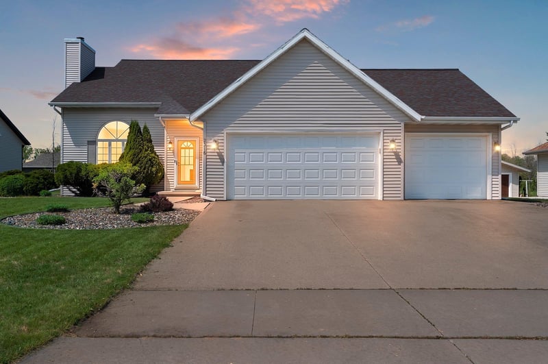 2316 Maddy Ct, Green Bay, WI 54303-5373