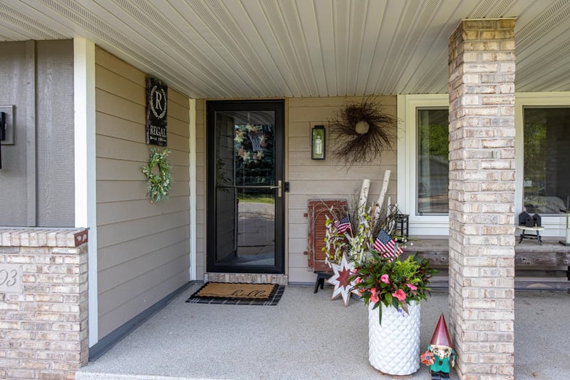 W2593 Colonial Ct, Appleton, WI 54915-8130