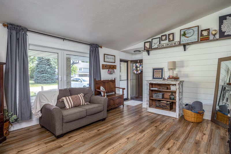 W2593 Colonial Ct, Appleton, WI 54915-8130