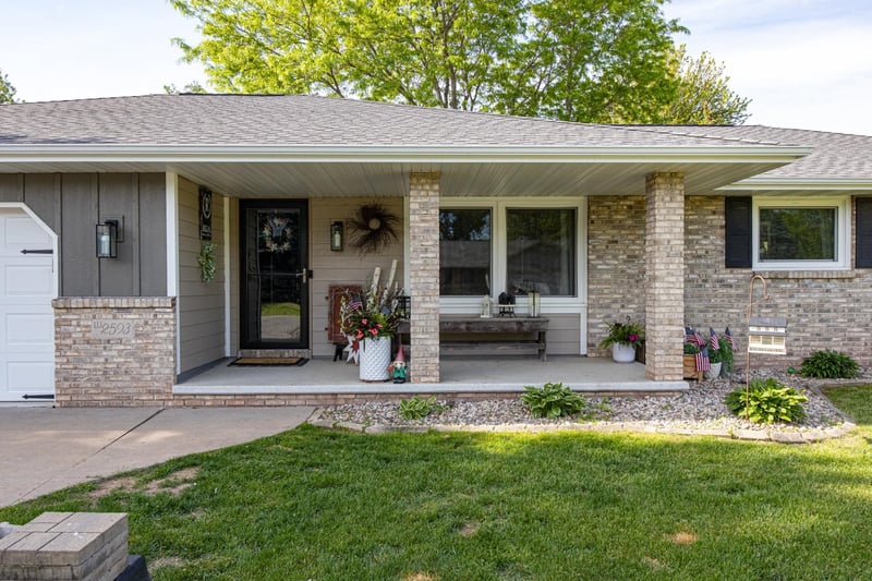 W2593 Colonial Ct, Appleton, WI 54915-8130