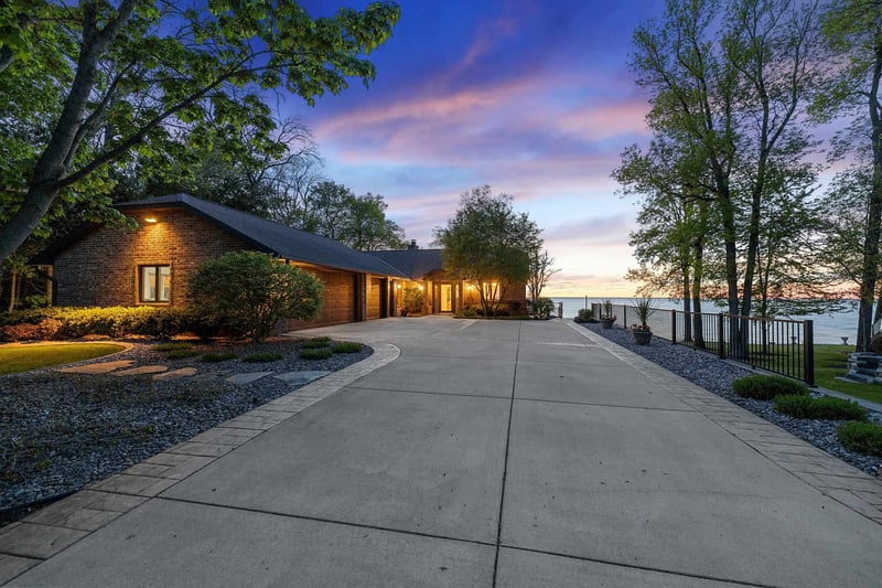 5035 Edgewater Beach Rd, Green Bay, WI 54311-9732