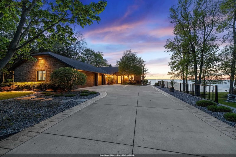 5035 Edgewater Beach Rd, Green Bay, WI 54311-9732