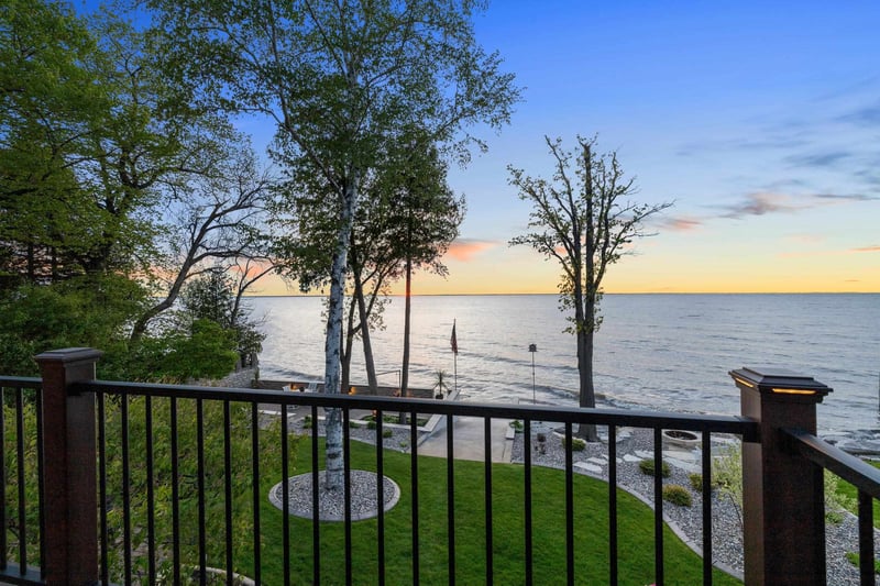 5035 Edgewater Beach Rd, Green Bay, WI 54311-9732