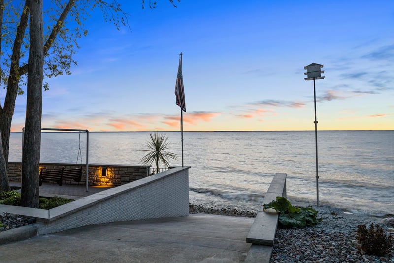 5035 Edgewater Beach Rd, Green Bay, WI 54311-9732