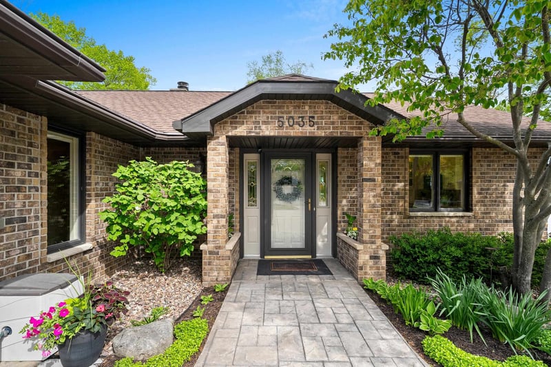 5035 Edgewater Beach Rd, Green Bay, WI 54311-9732