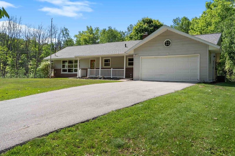 1135 Hill Dr, Oneida, WI 54155-9114