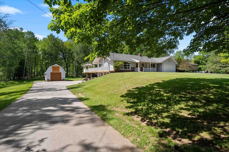 1135 Hill Dr, Oneida, WI 54155-9114