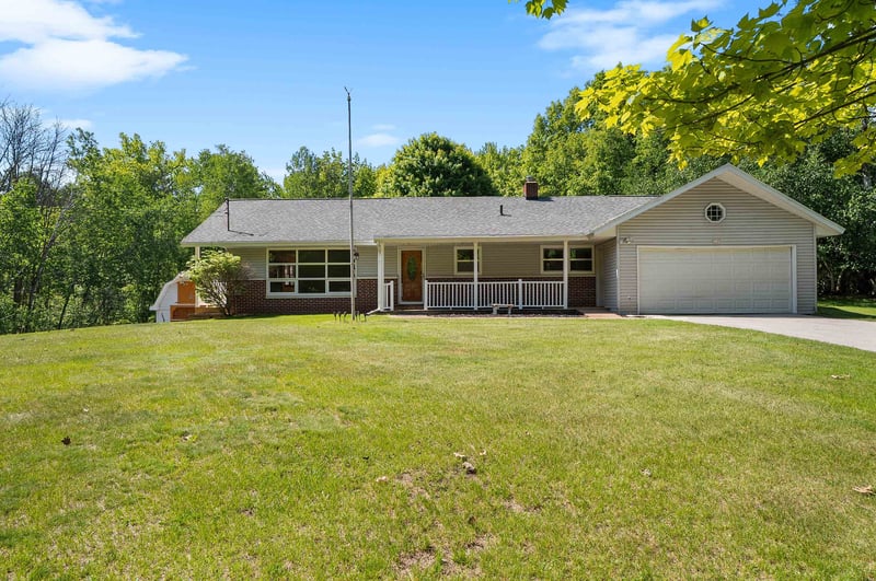 1135 Hill Dr, Oneida, WI 54155-9114