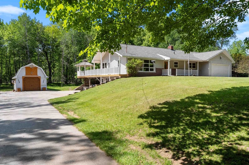 1135 Hill Dr, Oneida, WI 54155-9114