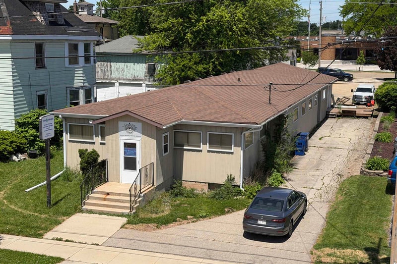 422 Broad St, Menasha, WI 54952-3147