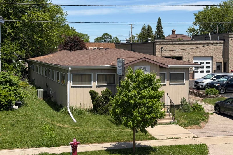 422 Broad St, Menasha, WI 54952-3147